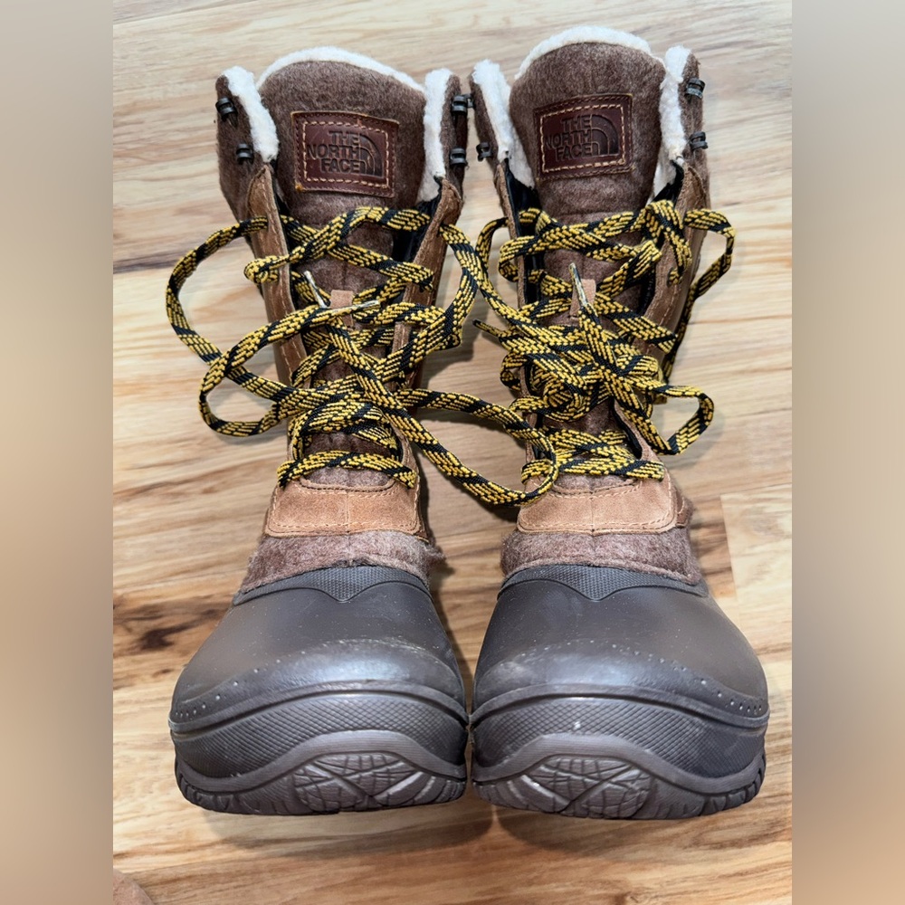 The North Face- Shellista lll Mid Apres Boots - Picture 2 of 11